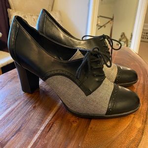 Vintage two-toned heels/pumps.